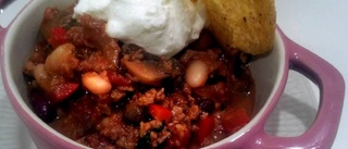 Middagstipset: Vegetarisk chili med yoghurt och nachos