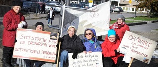 De sittstrejkar mot drönarkriget