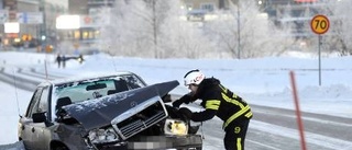 Två till sjukhus efter krock