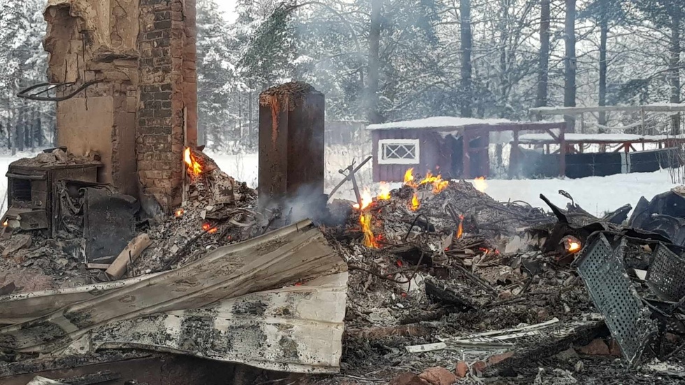 Av en och en halvplansvillan återstår bara aska och en murstock efter branden på tisdagskvällen.