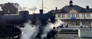 TV: Här rullar ångloket in på stationen • "Är jättefascinerad"