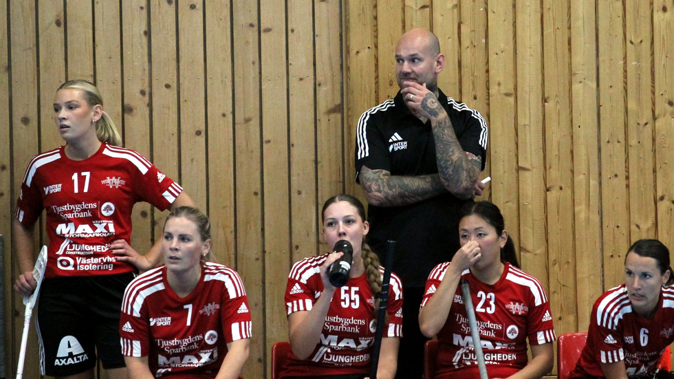 Det kommer att bli dyrare för WIBK att hyra halltider för sina lag från och med 2024. På bilden syns damlagsspelarna Ronja Rosén, Lisa Nilsson, Emma Björkman, Astrid Göthberg och Emma Stenborg.