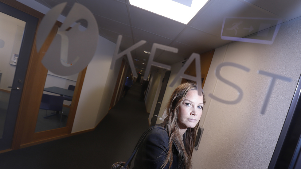 Mirja Cervin, verksamhetschef för kvalitet och social hållbarhet på Kfast, dementerar uppgifterna om att de exempelvis skulle kontrollera hyresgästernas passertaggar i jakten på olovlig andrahandsuthyrning.