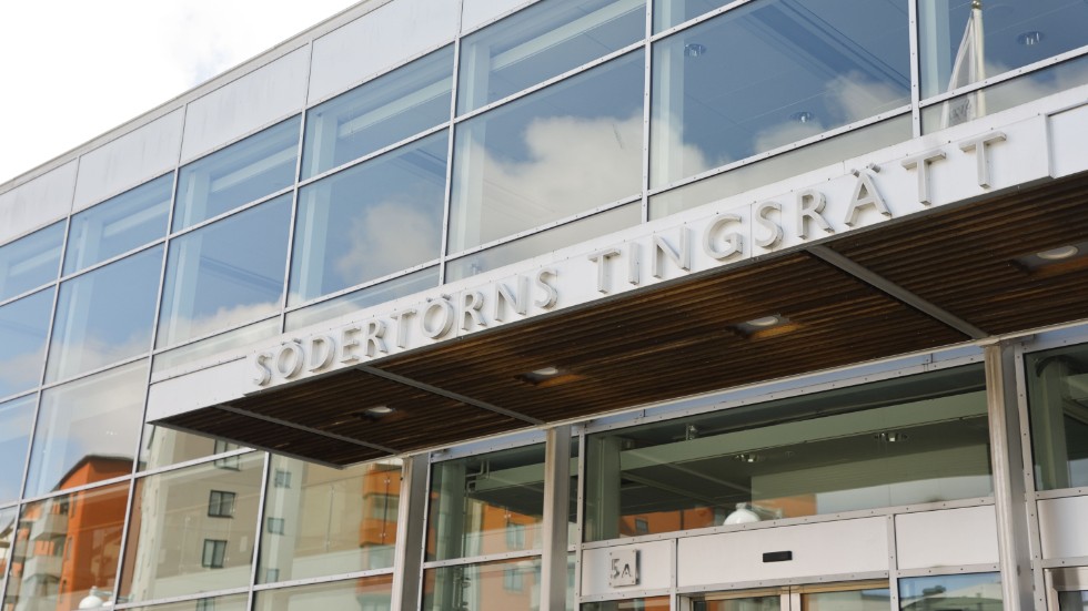 Tre unga män från Linköping har dömts till fängelse för förberedelse till mord och grovt vapenbrott. 