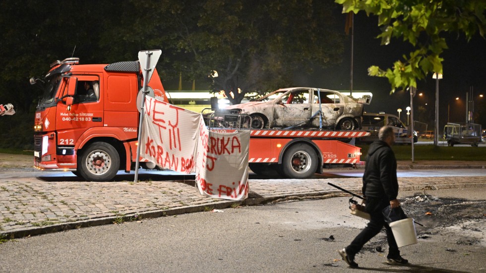 Ett 20-tal bilar sattes i brand i samband med upploppet i Rosengård i början av september. Arkivbild.