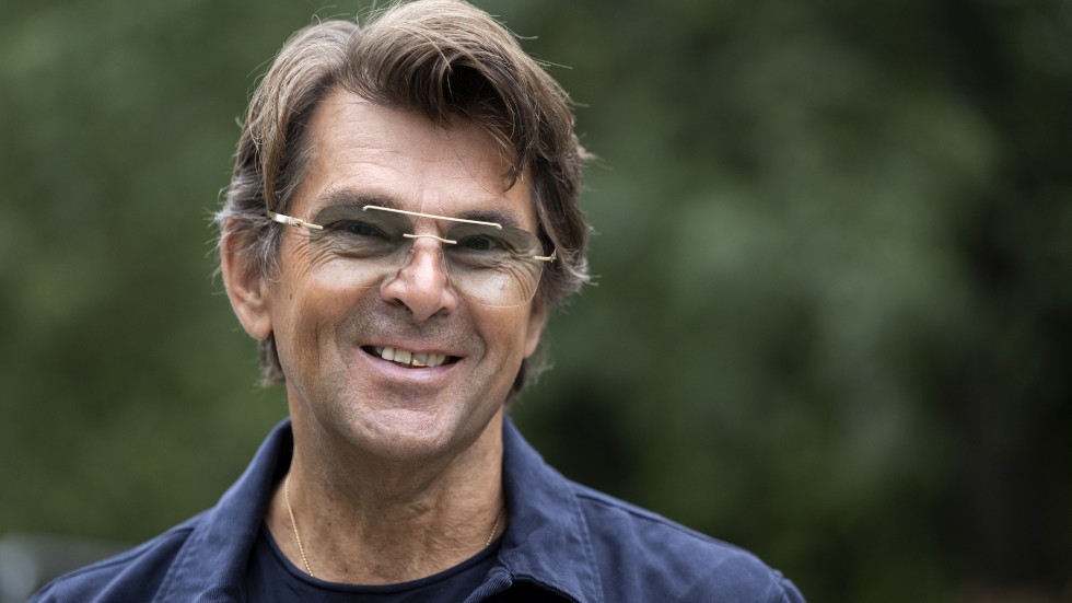 "Om" heter Niklas Strömstedts självbiografi som ges ut i dagarna.