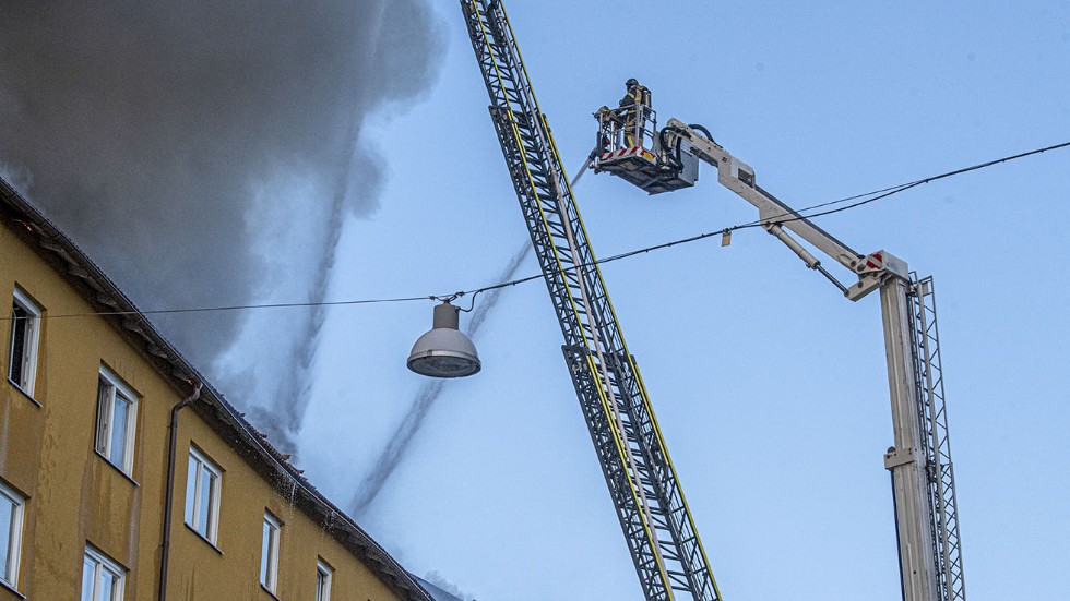 Stora delar av taket har rasat in.