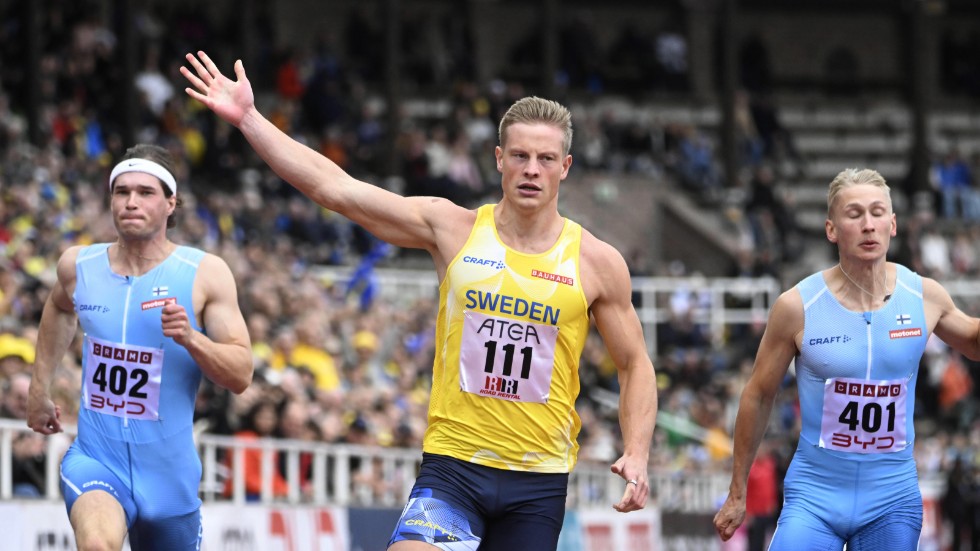 Henrik Larsson vann herrarnas 100 meter under lördagens Finnkamp på Stockholms Stadion.