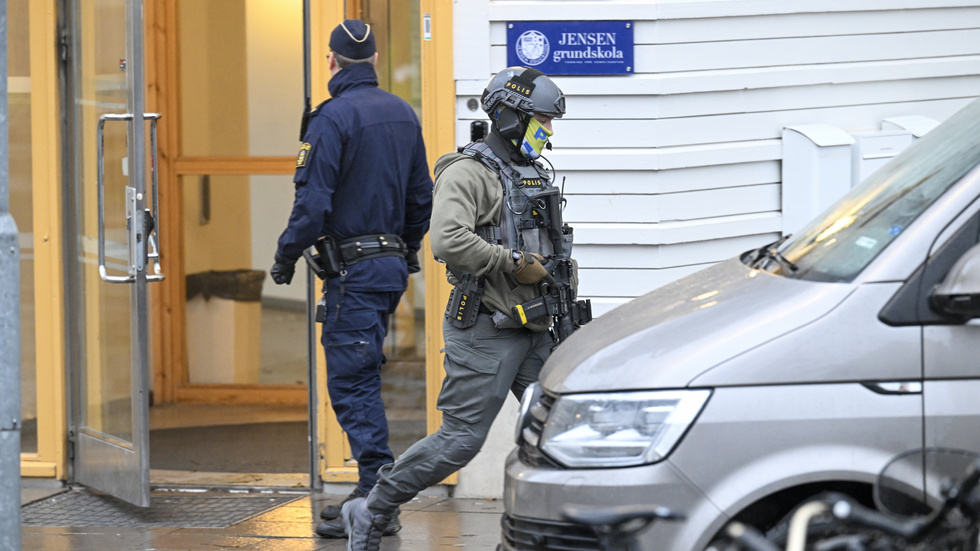 Polisen hittade inget misstänkt i skolan och kommer att upprätta en anmälan om falsklarm.