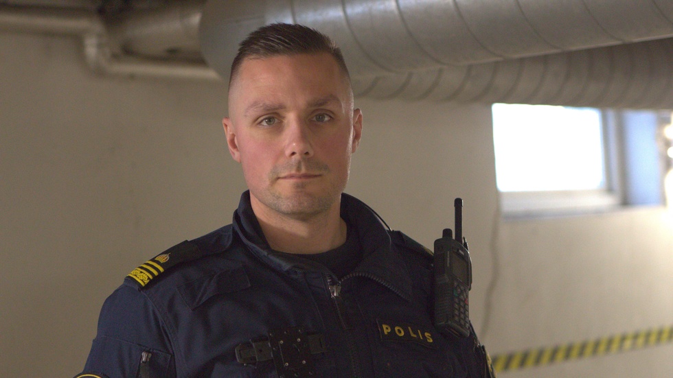 Polisen, berättar Ted Bäck, får allt fler tips om att det pågår "knarkhäng" i olika källare runt om i stan, där det både säljs, köps och brukas narkotika. Fastighetsägare har hittat både rester och gömd narkotika i källare. 