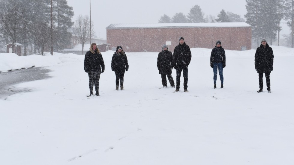 De vill behålla idrottsplanen på Norrhammarskolan. Fr v Sandra Boman, Helena Berggren, Anna Renström, 
Niklas Hällsten, Helena Byberg, Charles Lundberg. 