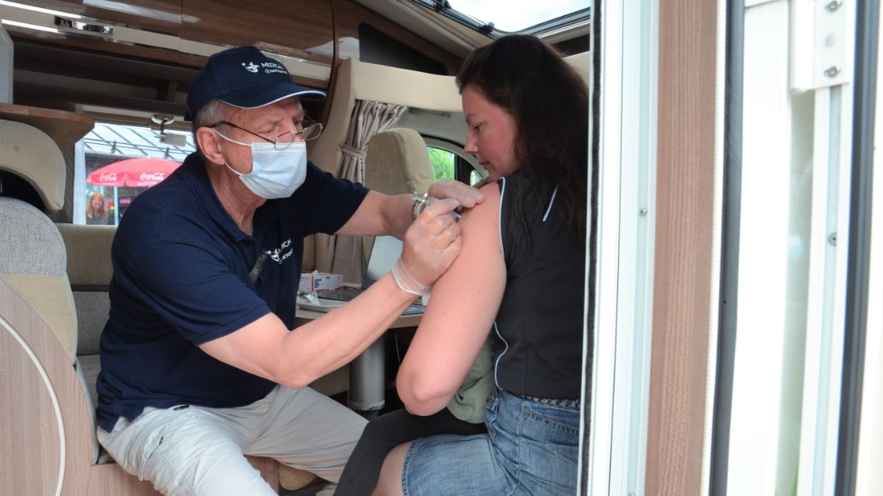 Insändarskribenten tycker att man borde kunna få TBE-vaccinering via regionen och bara betala patientavgift.