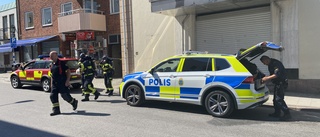 Brand i garage orsakade kraftig rökutveckling • Se video från platsen