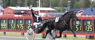 Tina Edström visade stor glädje efter segern i sin sulkycomeback: ”Det är stort att vinna”