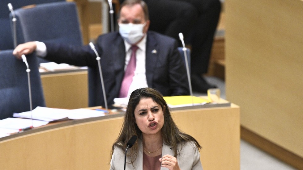 Vänsterpartiets Nooshi Dadgostar gick på attack i frågan om hyresutredningen i onsdagens partiledardebatt.