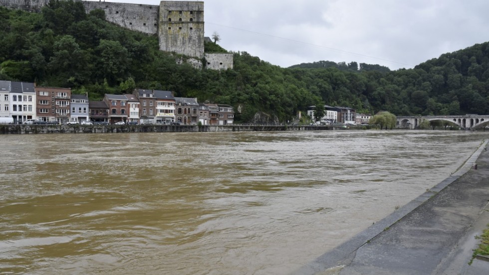 I Huy i centrala Vallonien svallar det rejält från floden Meuse, som får ta med sig merparten av allt det regnvatten som fallit över Belgien de senaste dagarna.