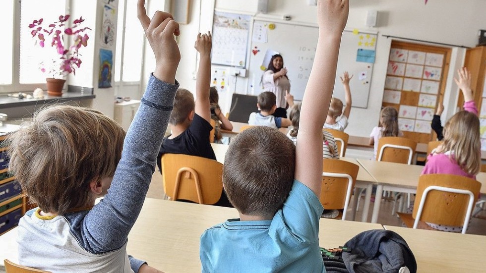 En del av en mindre grundskola F-6 går över till distansundervisning för att bryta en smittkedja av covid-19 hos personal och elever.