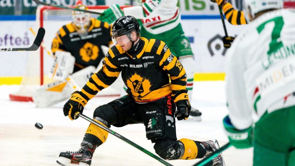 Tuomas Kiiskinen utgick skadad. Men han och AIK stod för fart och offervilja. Därför lever semifinalserien minst en match till.