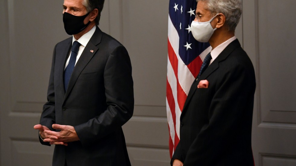 USA:s utrikesminister Antony Blinken och hans indiske kollega Subrahmanyam Jaishankar vid ett möte i London i måndags. Jaishankar är nu i covidkarantän.