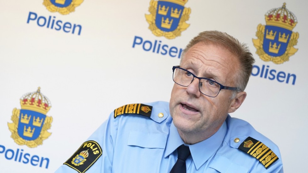 Malmös polisområdeschef Stefan Sintéus vid en pressträff om explosionerna.