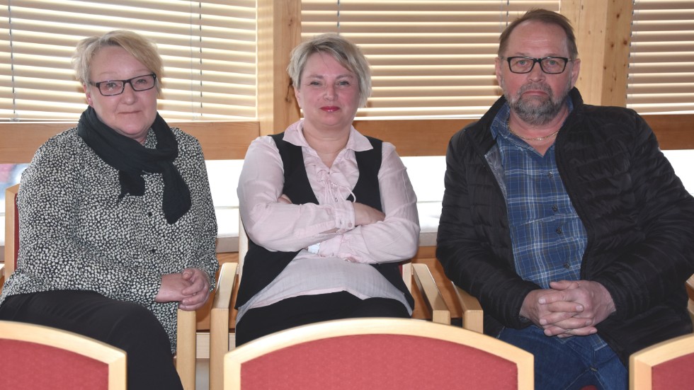 I en paus i sammanträdet. Kristina Henriksson, Vision, Anna-Lena Andersson, socialchef och Benny Rönnqvist, huvudskyddsombud, Vision. 