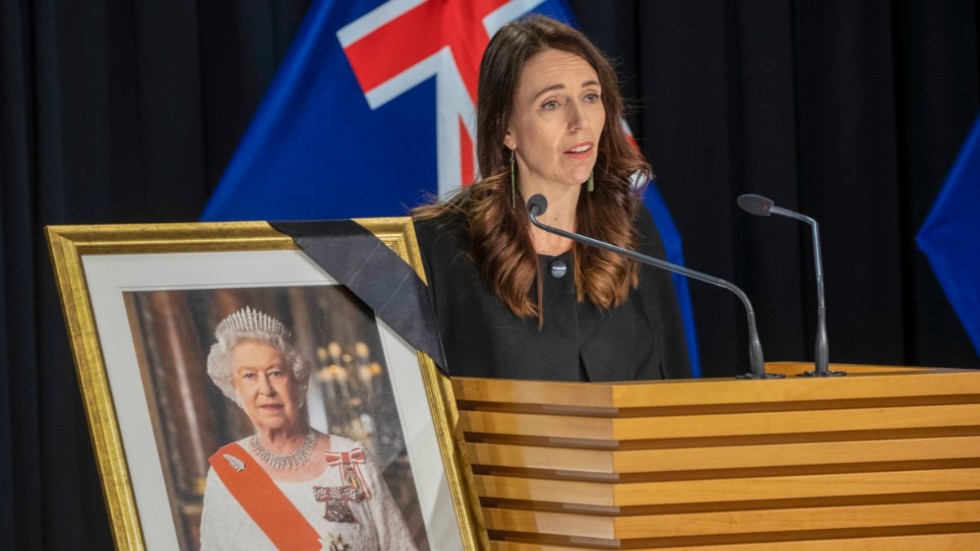 Nya Zeelands premiärminister Jacinda Ardern har inte bråttom när det gäller landets statsskick. Bilden togs i fredags.
