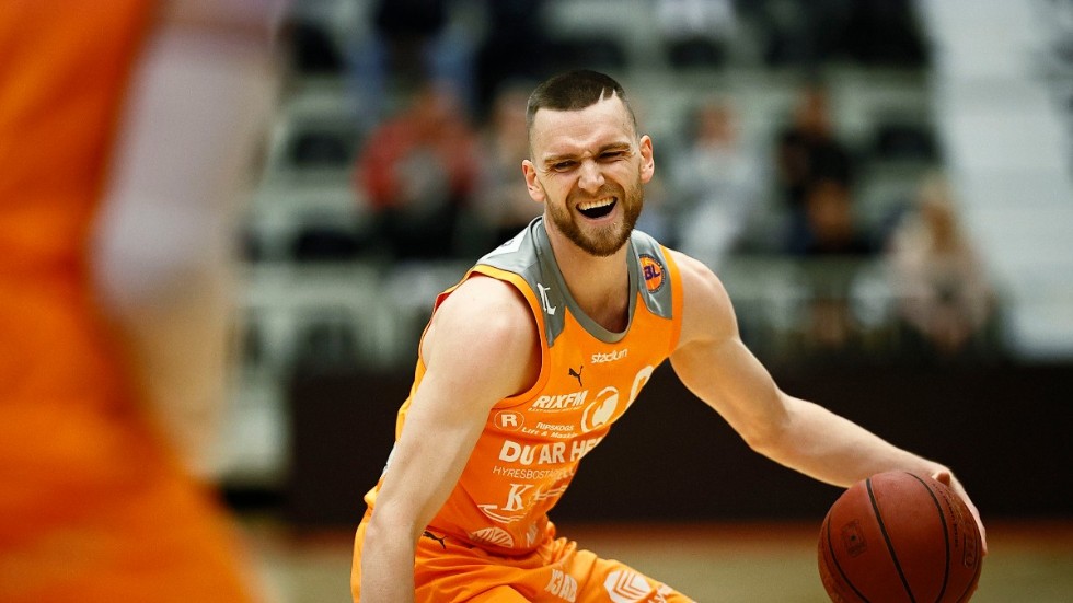 Tim Schübergs Dolphins fick det som väntat jobbigt mot ukrainska Budivelnyk och får nu sikta in sig på spel i Europe Cup istället.