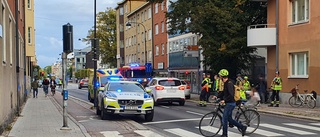 Moped och bil i olycka vid korsning