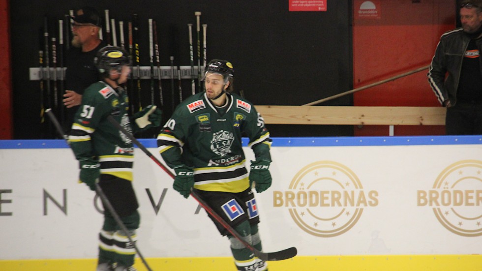 Simon Sjöberg, ESK, poängspelare från Sundsvall, gjorde hemmalagets första mål i Bahcohallen i år.