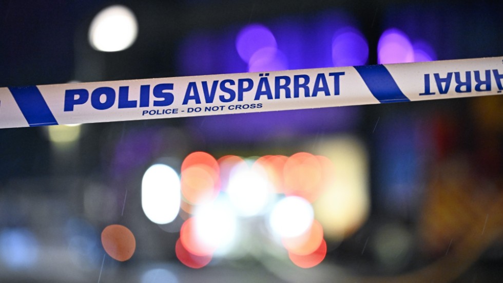 Vapen och en stor mängd misstänkt narkotika har hittats vid ett tillslag i Flens kommun. Bilden är tagen i ett annat sammanhang.