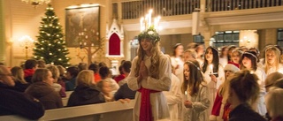 Fullsatt i kyrkan när lucia firades