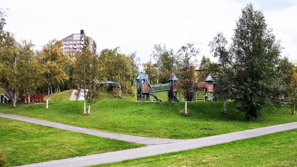 Järnvägsparkens lekplats ersätts i nya stadsparken. Om alla planer går i lås sker byggstart nästa år. 