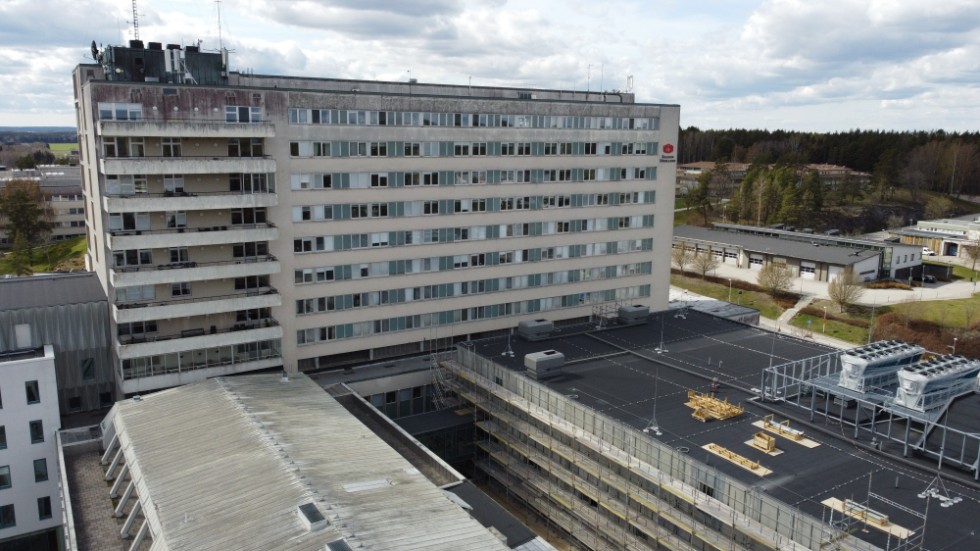 Delar av sjukhusets högsta byggnad, hus N1, ska renoveras. I de nyrenoverade lokalerna kommer bland annat förlossningen att finnas.