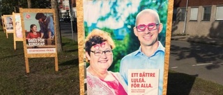 Rosa glasögon på valaffischer