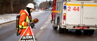 Bil voltade – tre personer förda till sjukhus