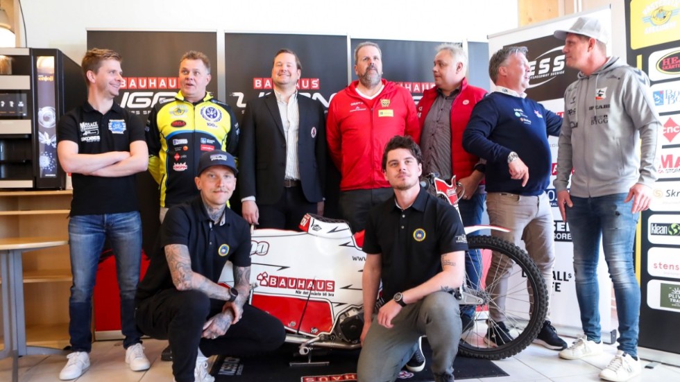 Här ses lagledarna för lagen i Bauhauligan på den årliga upptaktsträffen i speedway. 
