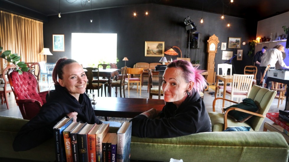 Skumpanerna i Fårösund är Linda Piri och Julia Levins gemensamma satsning. Förutom restaurangen har de en musiksatsning ihop och öppnar också café, med retrokänsla från 1940- och 50-talet.