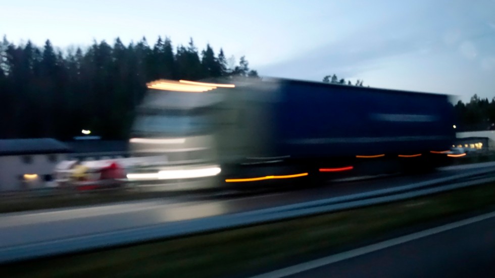 En 73-årig lastbilschaufför har åtalats för grov vårdslöshet i trafik. (Bilden är tagen i ett annat sammanhang.) 