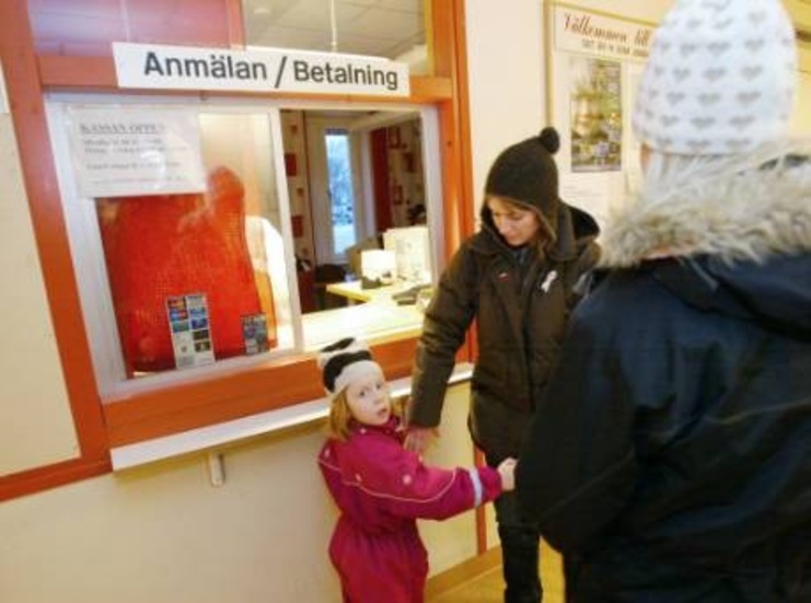 Hur många har råd att få fullvärdig sjukvård efter behov med centerns grundtrygghet?
