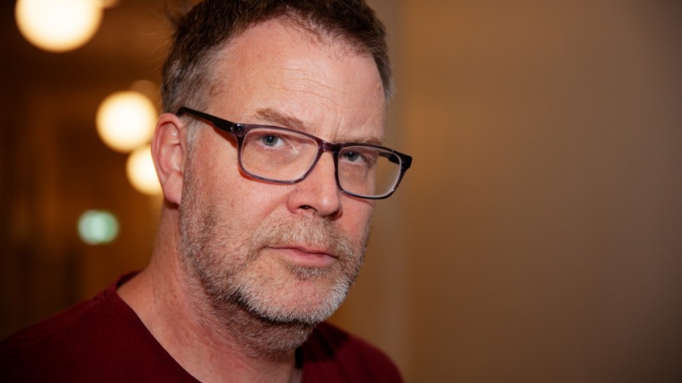 Smittskyddsläkaren Johan Nöjd vill inte spekulera i orsaken till magsjukeutbrottet i Enköping.