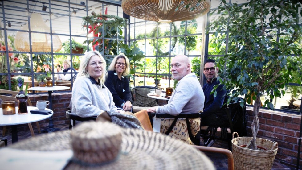 Restaurangen, som ligger längst in i krukväxtavdelningen, ska kännas som ett växthus i växthuset, berättar Ingela Adman Nisser, Anna Lind Holsner, Lasse Nisser och Alexander Holsner.
