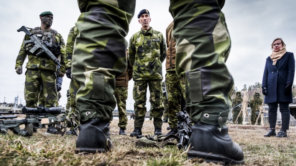 ÖB Micael Bydén besöker Berga örlogsbas.