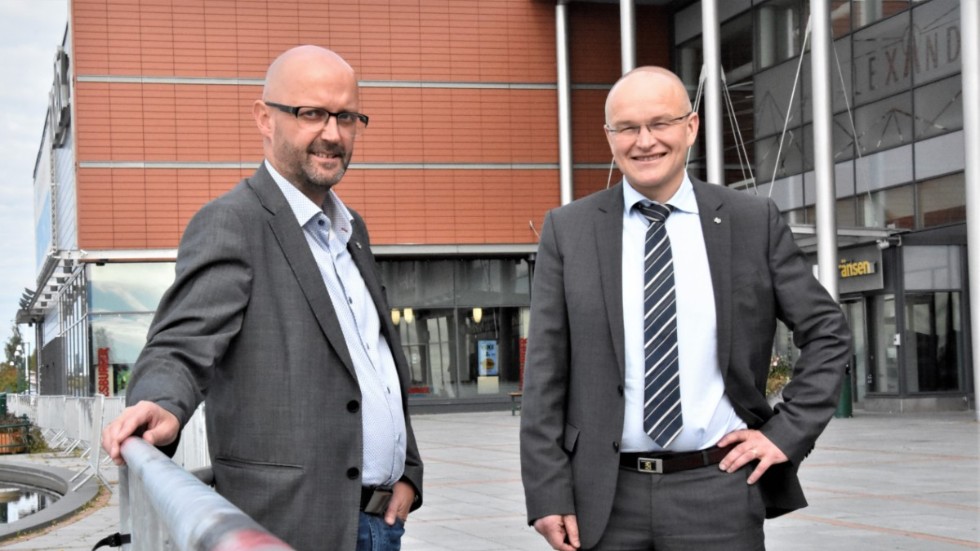 Sven Tornberg och Timo Nousiainen för diskussioner löpande om smittläget och vad som kan göras och inte. Bådas önskan är att gränsen fortsatt ska få vara öppen.