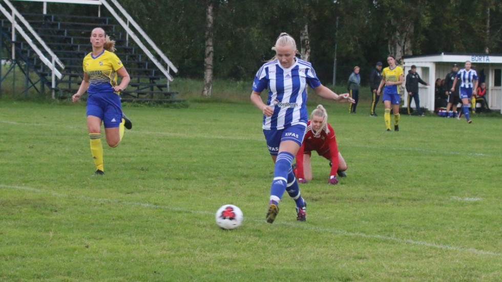 Emma Eriksson och Öjebyn slutade sjua i damtvåan i fotboll.
