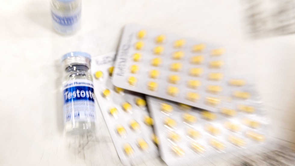 Dopningsmedel. Föraren är misstänkt för att ha använt dopningspreparat, men snabbtestet gav också positivt utslag för narkotika.