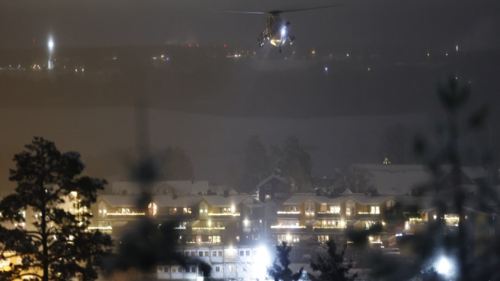 Sökinsatsen fortsätter i Gjerdrum. Men det är en kamp mot klockan om man ska hitta överlevare.