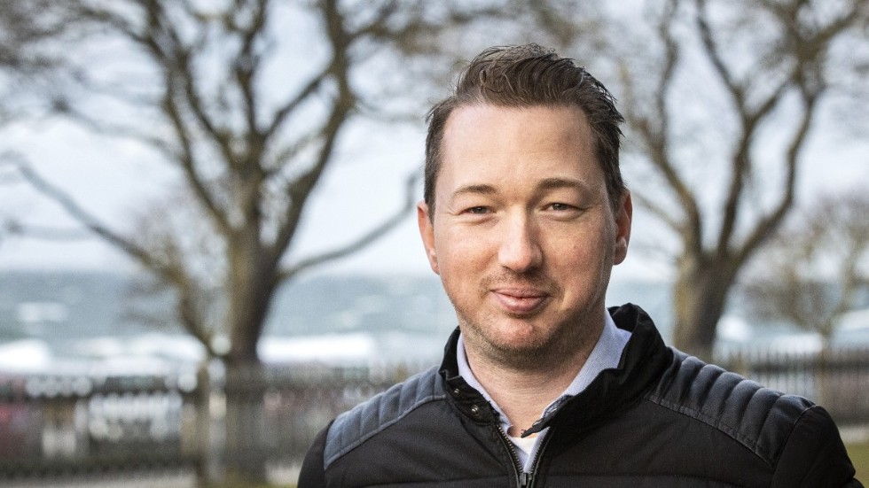 Regionen har uppmanat alla verksamheter att fylla på sina lager och tanka eventuella fordon. Åtgärderna är i förebyggande syfte, säger regionens beredskapschef Rikard von Zweigbergk.