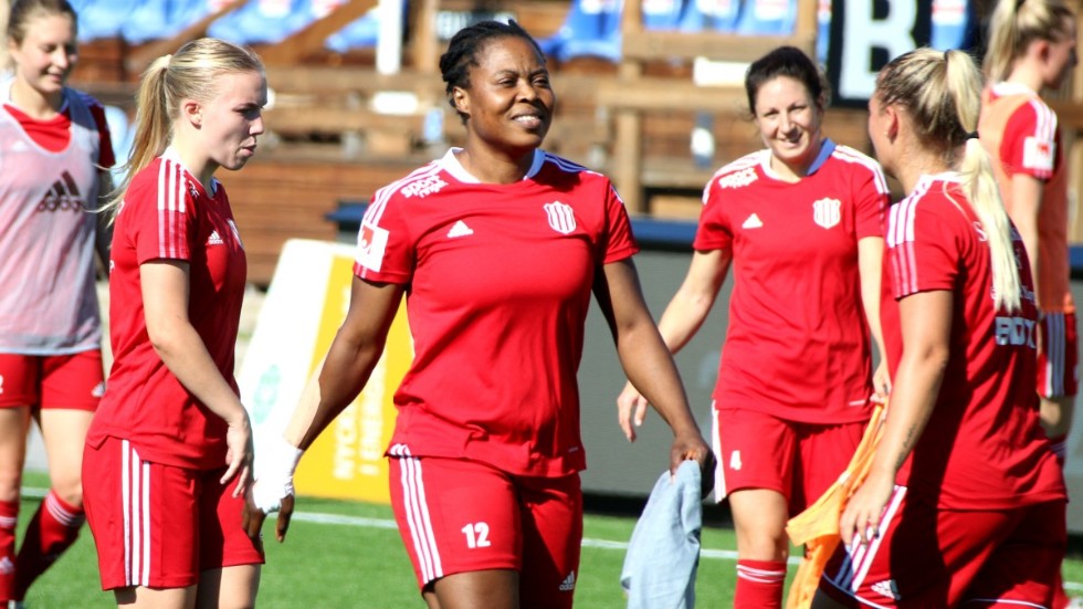 Faith Ikidi är 35 år och äldst i PIF, men känner sig i bra form när drygt halva säsongen i damallsvenskan har passerat. 