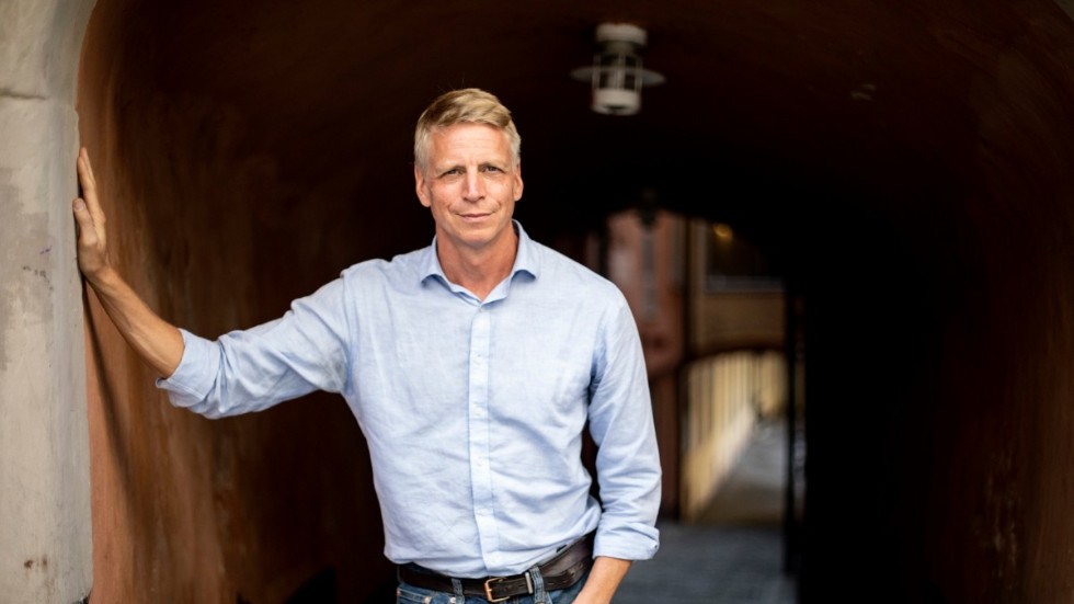 Generellt har avgående ministrar rätt till en avgångsersättning som innebär full lön, 145 000 i månaden efter att man lämnat, skriver insändarskribenten. Bilden är på Miljöpartiets språkrör Per Bolund.