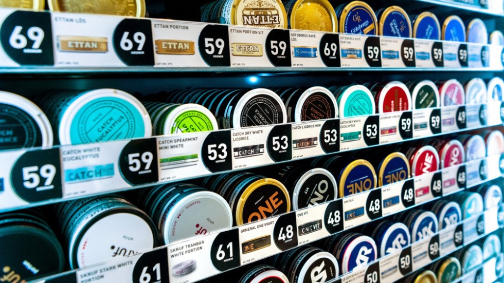 Efter branden i Swedish Match-fabriken har många återförsäljare av tobaksprodukter haft svårt att sälja snus till sina kunder i vanlig utsträckning. Problemet kvarstår än, och flera gotländska tobakshandlare har fortfarande inte återgått till normalläge.
